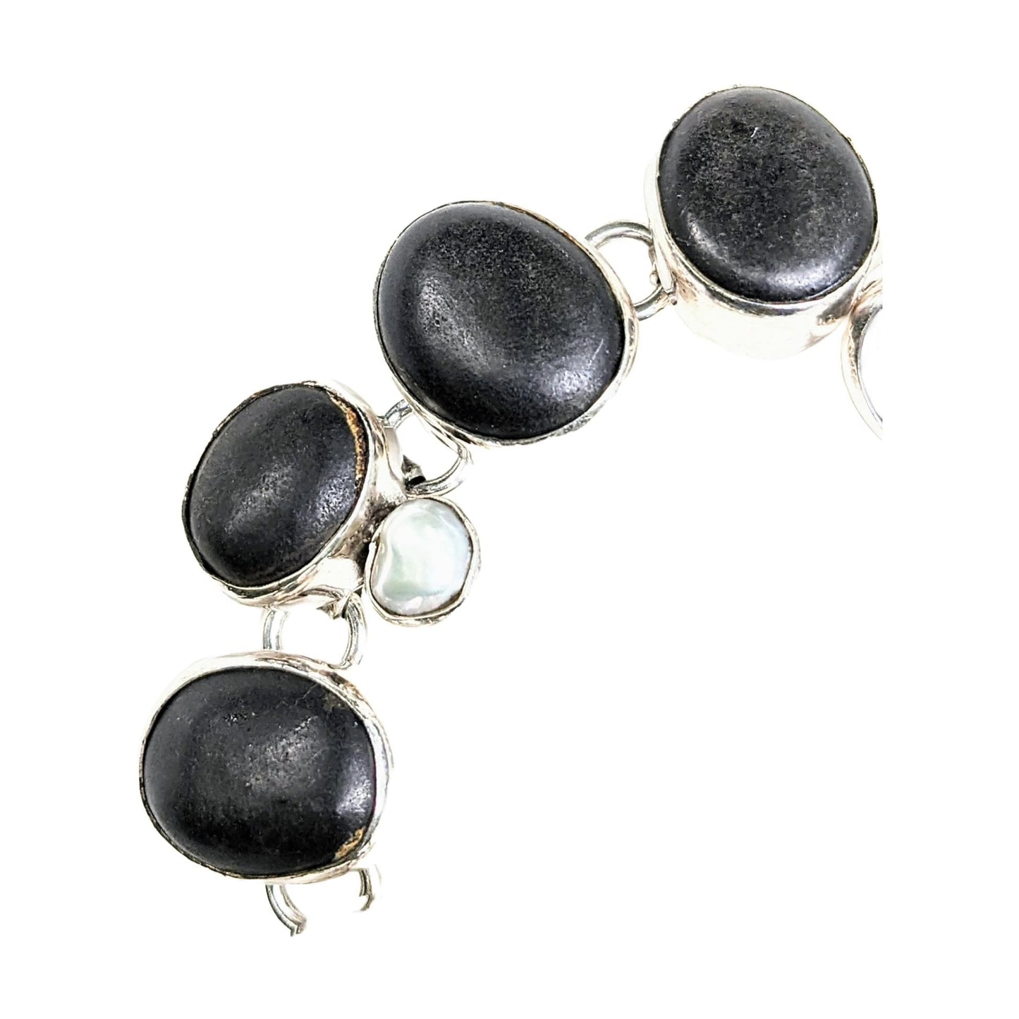 Sterling Silver Riverstone Bracelet with Pearls close up